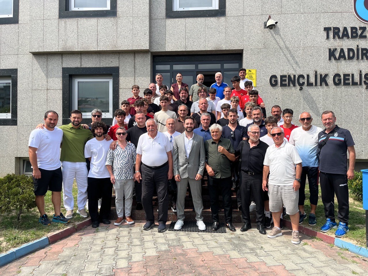 Dr. Metin Aksu, TÜFAD Trabzon Şubesi antrenör semineri katılımcılarıyla